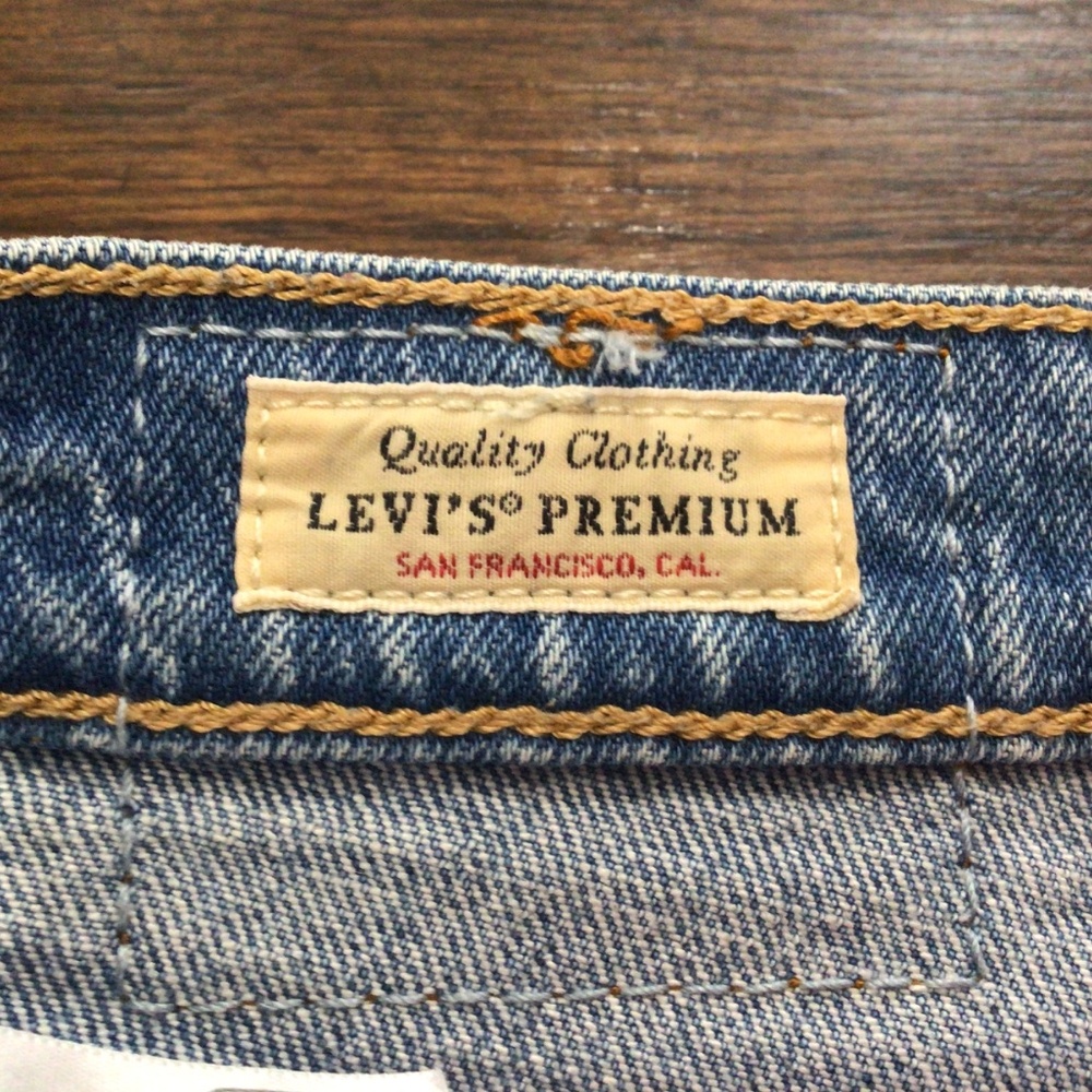 Levi’s premium ribcage straight high waisted jeans. Size 26. Great shape. - Picture 5 of 9